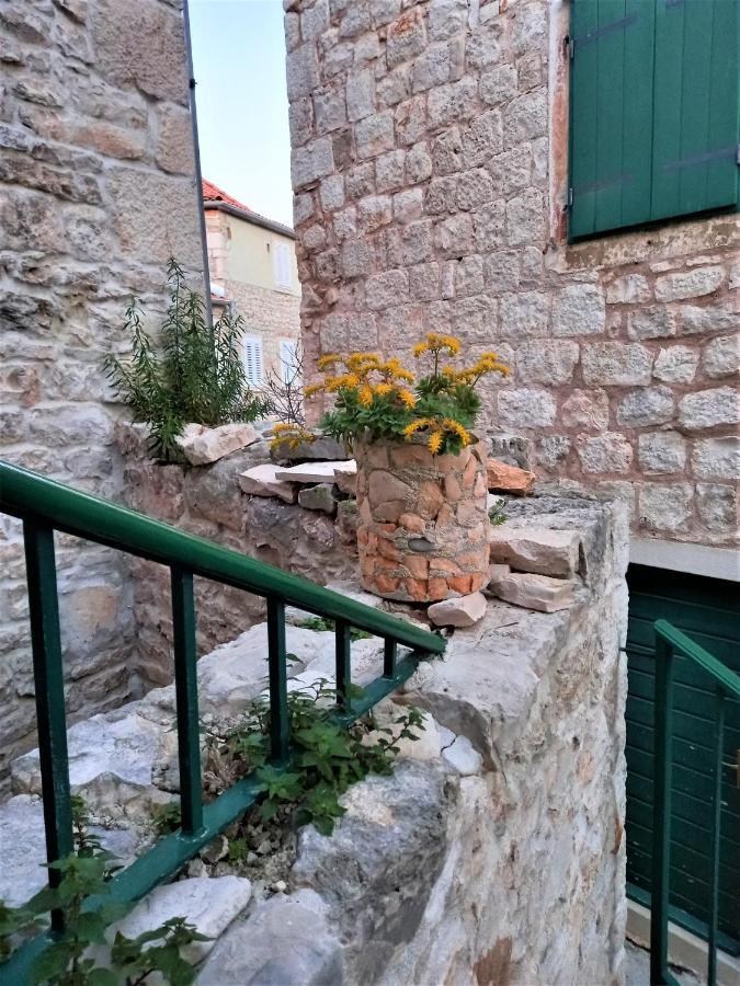 Apartment Megi In Supetar Historical Core Exterior photo