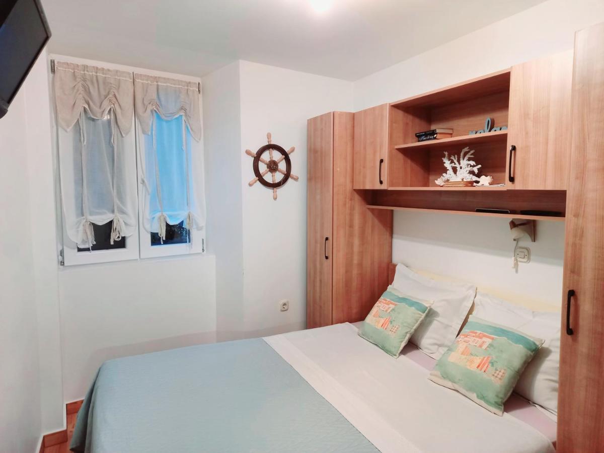 Apartment Megi In Supetar Historical Core Exterior photo