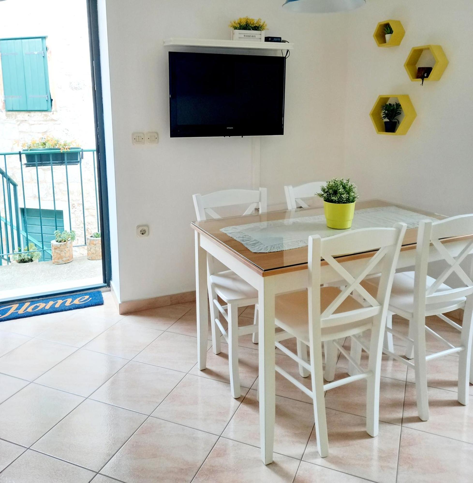 Apartment Megi In Supetar Historical Core Exterior photo